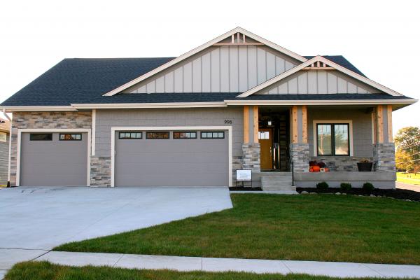 3300 S.F. West Des Moines Walkout Ranch